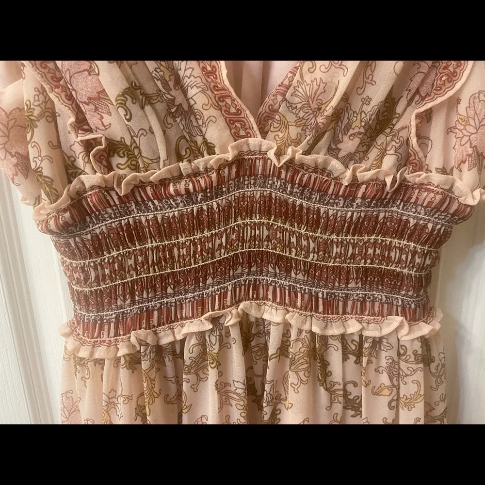 Great condition, like new maxi dress, so comfortable and easy to wear (: - Picture 4 of 7